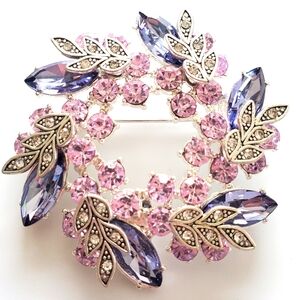 NAPIER Elegant Pastels Holiday Wreath Brooch Antiqued Leaves Accent LIKE NEW